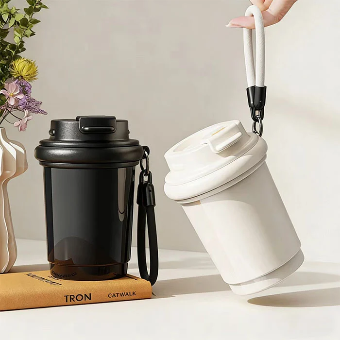 Изолированный стакан сохраняет холод